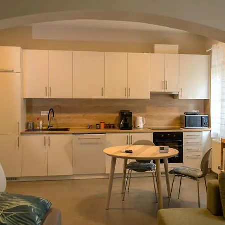 公寓 Emma Casa Apartmant Free Private Parking With Ev Supply Availability *