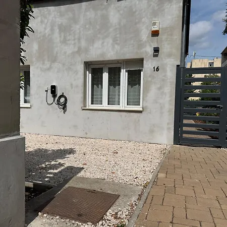 アパート Emma Casa Apartmant Free Private Parking With Ev Supply Availability