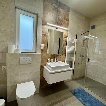 Emma Casa Apartmant Free Private Parking With Ev Supply Availability